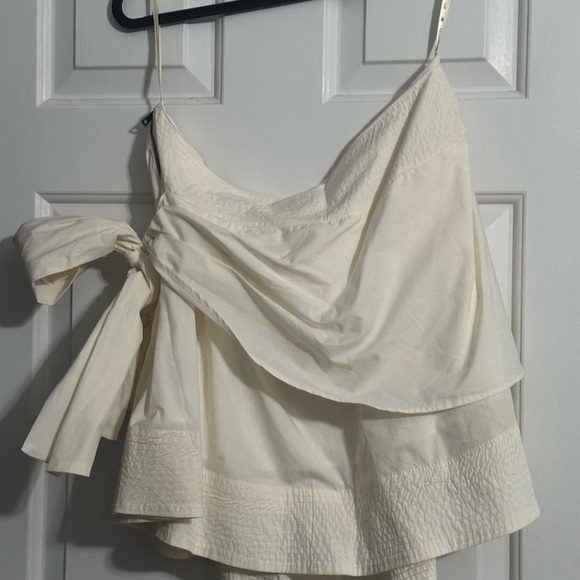 FARM Rio Cream Skorts with Asymmetrical Ruffles - Picture 3 of 6